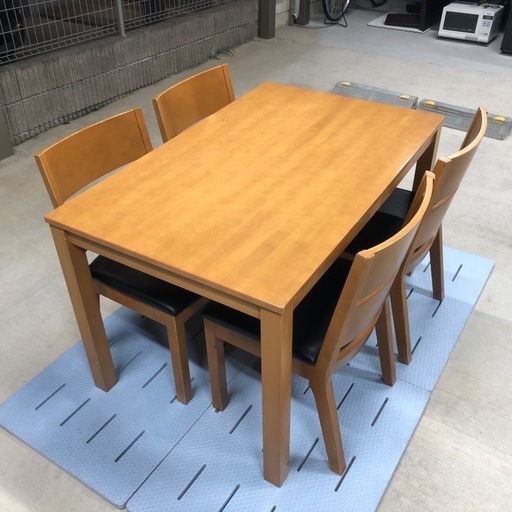 ニトリ 4人掛けダイニングテーブル\u0026他社製の椅子4脚セット