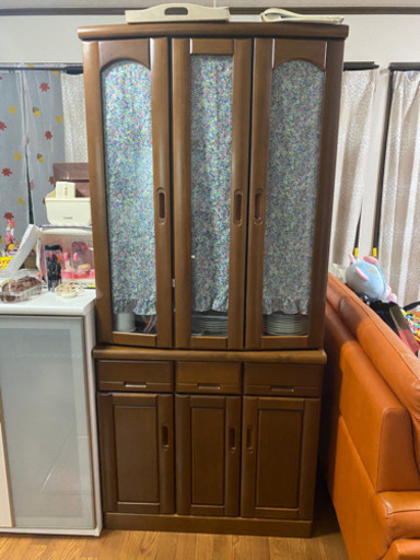 たくさん収納できる食器棚！10月31日まで掲載