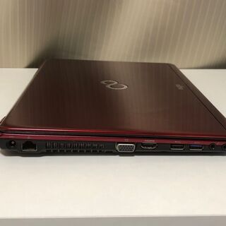【11/3までに受け渡しできる方表示金額より1,000円割引】【おしゃれなガーネットレッドのFujitsu製小型ノートPC】【Core i3第二世代・webカメラ搭載】Core i3 2350M メモリ4GB HDD500GB DVDスーパーマルチ WiFi搭載 Win10 Homeの画像