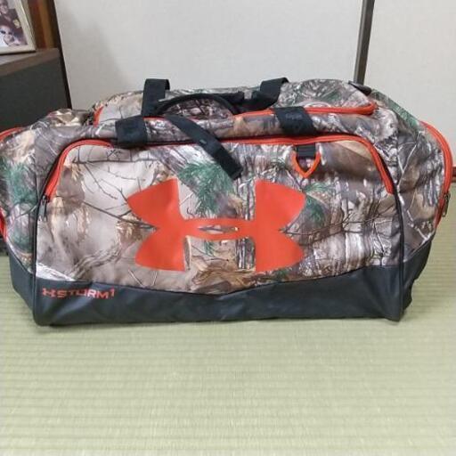 アンダーアーマーのボストンバッグ。新品。