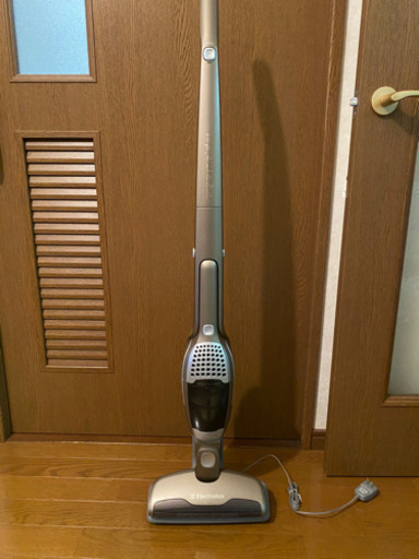 Electrolux 掃除機 2000円で譲ります