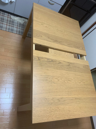便利な伸縮型ダイニングテーブル。お安くお譲り致します。(価格応相談可)