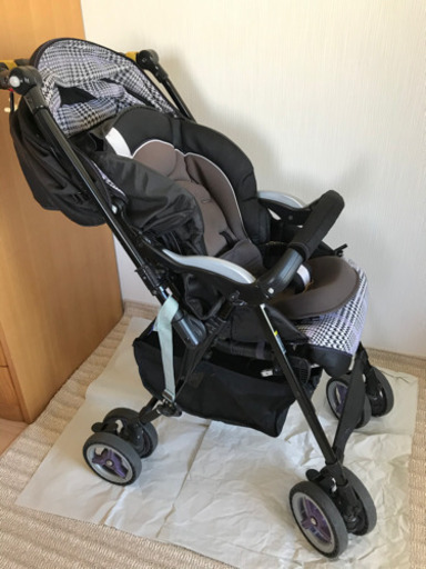 値下げします　コンビ　定価44,000円　ベビーカー　ディアクラッセ オート4キャス yb-500