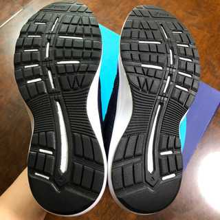 不可・アシックス　スニーカーの画像