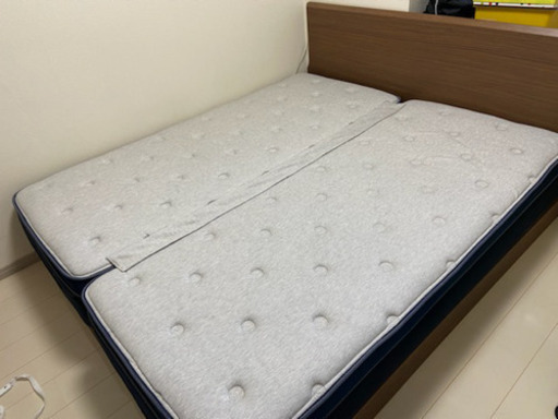 【取り引き成立】クイーンベッド　マットレスセット　☆最終値下げ☆10月末まで　処分予定