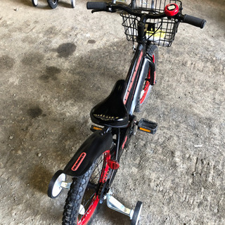 幼児車　HUMMER 16インチ 14,300円（税込）