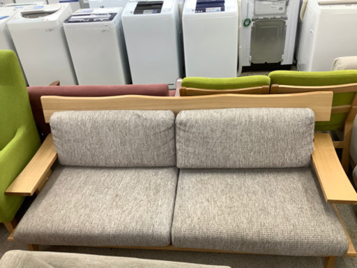 3人掛けソファー　ニトリ　ナチュラルＸグレー　シミ有り　ひじ掛け部分破れ有り