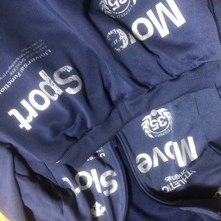 move sport ジャージの画像