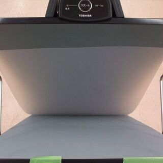 【店頭受け渡し】TOSHIBA　ズボンプレッサー　HIP-T36　２０１６年製　中古品の画像