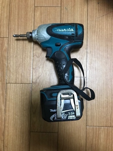 マキタ　インパクトドライバー