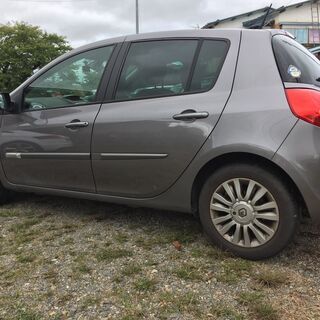 ルノー　ルーテシア　H25年　車検R4年1月16日　149000ｋ　5MTの画像