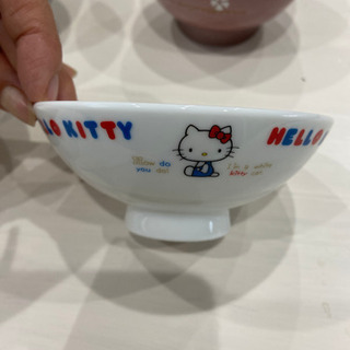 子供用のアンパンマン、キティちゃんの茶碗の画像
