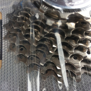 SHIMANO 105 10s 12-25T スプロケの画像