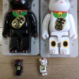 (美品)ベアブリック 招き猫 白 黒 400％100m％ ,各２...
