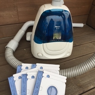 TOSHIBA水色の掃除機の画像