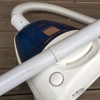 TOSHIBA水色の掃除機の画像