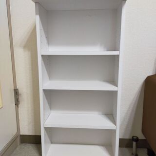 白の漫画本棚2つ　傷あり要確認
