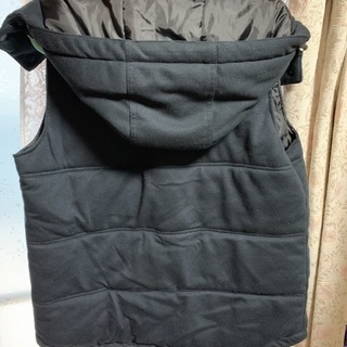 黒のダウンベスト中古 Mサイズの画像