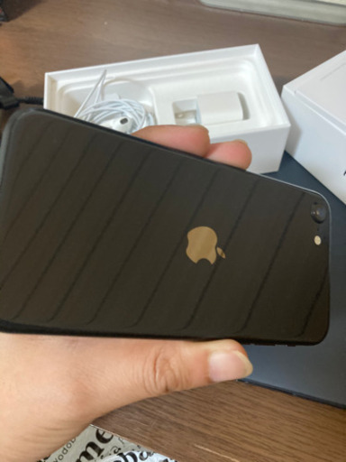 【ほぼ新品】SIMフリー　iphone SE (2nd Gen)