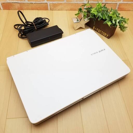 ★美品・Office搭載★FMV-BIBLO NF/G70 最新Windows10 CPU i5　/HDD500GB/メモリ 4GB/無線 Wi-Fi/Blu-ray