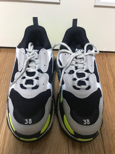 可愛いbalenciagaスニーカー