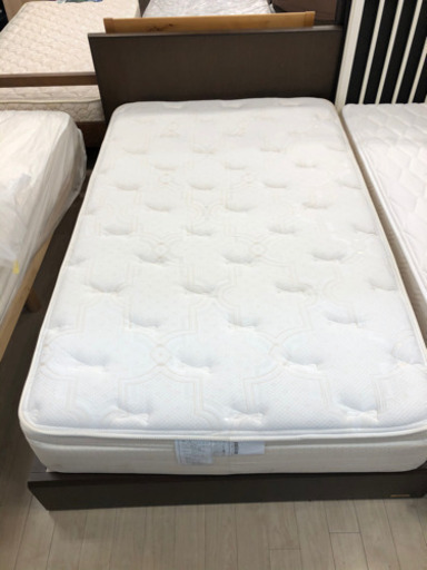 セミダブルベッド