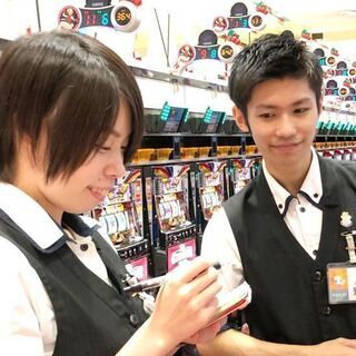 ネイル・マツエクＯＫ！パチンコホールのアルバイトスタッフの画像