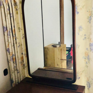 落ち着いた色のドレッサー