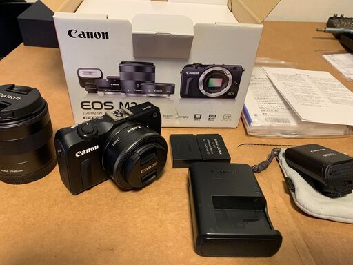 Canon ミラーレス一眼カメラ EOS M2 ダブルレンズキット　美品