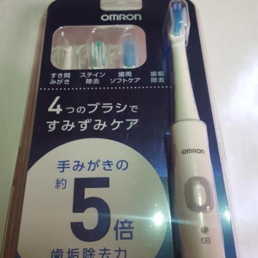 【終了】最後の1点【新品 半額です】オムロン純正品 4つの替えヘッド\u0026ステイン除去などの美容ブラシ付属モデル 静音軽量 タバコなどのシミ除去つき音波式電動歯ブラシ②