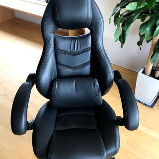 【超美品】ゲーミングチェア・オフィスチェア・定価29,800円（2020夏製品/オットマン付/160度リクライニング）