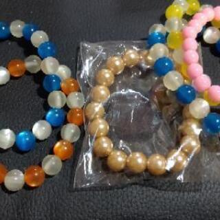 ブレスレット。髪どめもセット。