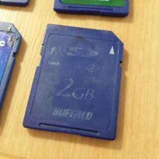 標準サイズのSDカード2GBの画像