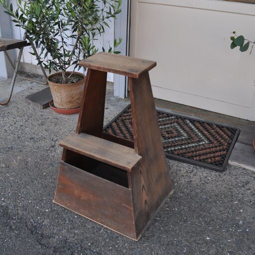 古道具レトロな踏み台。実用品、骨董品