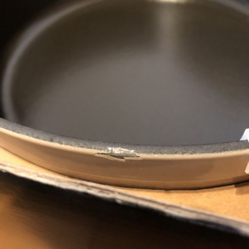 8060 展示品 Staub シャロー ココット ラウンド リネン 26cm 4.0L