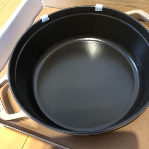 8060 展示品 Staub シャロー ココット ラウンド リネン 26cm 4.0L