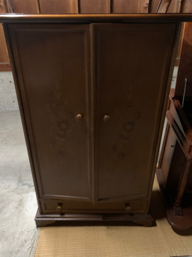 アンティーク調キャビネット高さ125cm程　縦横36x80cm