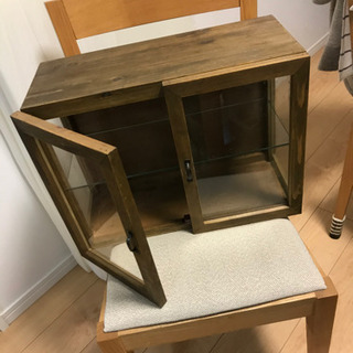 飾り棚　食器棚　カップボード
