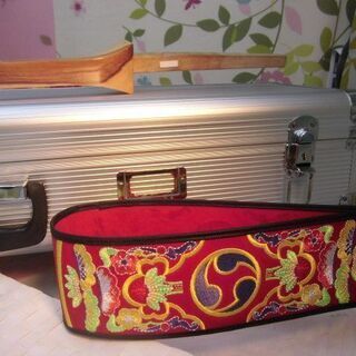 21.000円 沖縄三線専用二丁入アルミケース、透明塗棹、胴巻きセット