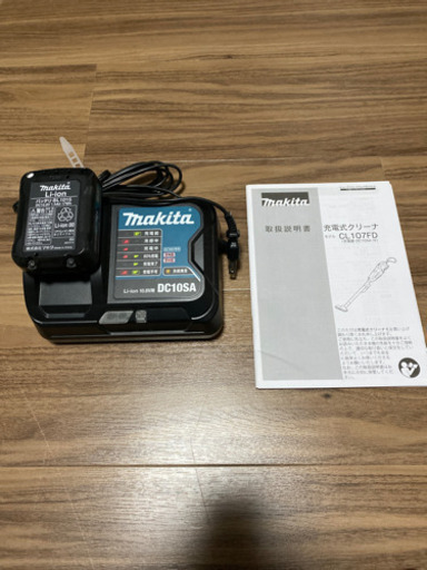 マキタ コードレス掃除機CL107 紙パック式 標準25分稼働/充電22分 軽量定番モデル 10.8Vバッテリ充電器付 CL107FDSHW