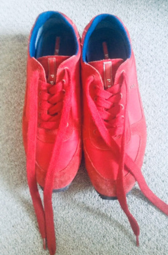 プラダ　メンズ　スニーカーレッド！