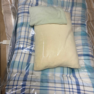 シングル敷布団と枕と毛布セットの画像