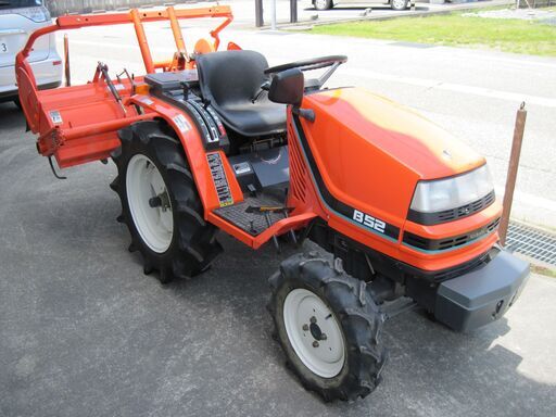 クボタ　トラクター　B52　モンロー付き4WD 使用時間たったの315時間　新品耕うん爪、バ新品ッテリー　実働車 美品 引き取り限定