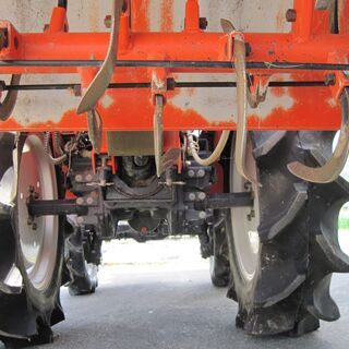 クボタ　トラクター　B52　モンロー付き4WD 使用時間たったの315時間　新品耕うん爪、バ新品ッテリー　実働車 美品 引き取り限定の画像