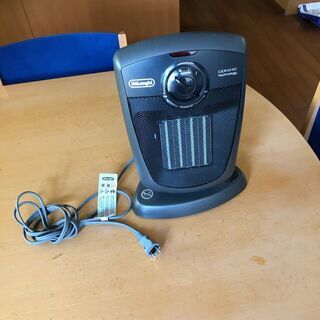 デロンギのセラミック・ファンヒーター　型番：DCH4530JｰM