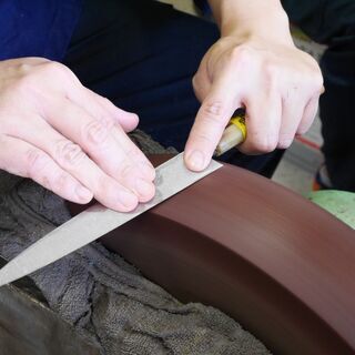 【少人数開催】堺の伝統工芸士に学ぶ包丁研ぎ体験