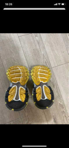 バレンシアガ のトラックトレーナーのyellowです