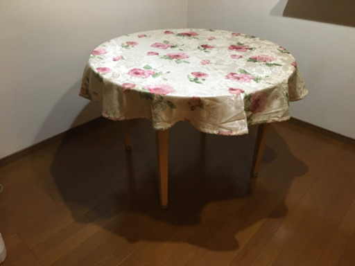 イタリア製伸長式円形ダイニングセット