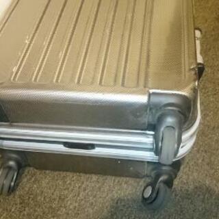 最終最後の値下げです。スーツケース（Lサイズ）の画像