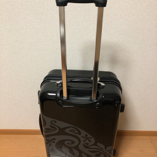 旅行用キャリーバック ハワイアン柄 黒の画像